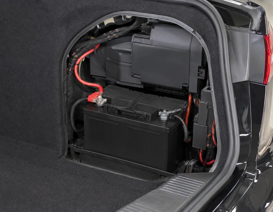Audi S8 battery and network electronics inspection